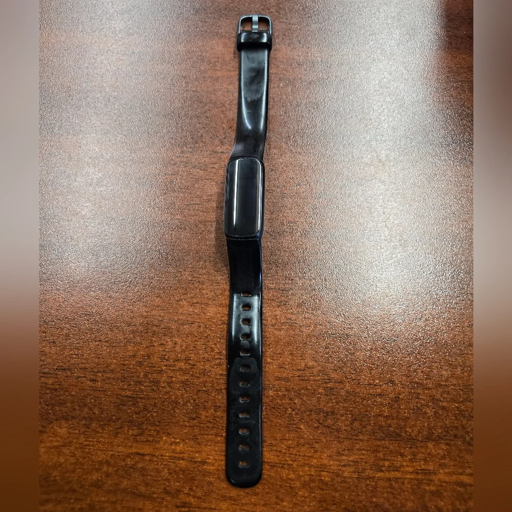 Fitbit Luxe Fitness Tracker ⌚️🏃‍♀️